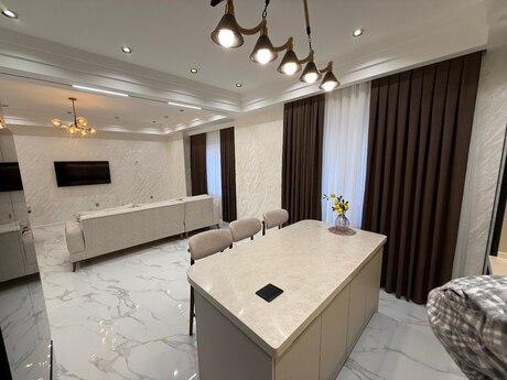 4-room apartment for rent, 140 m², Ağ şəhər: 2 700 ₼/mo 5