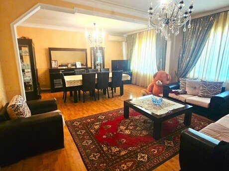 5 otaqlı köhnə tikili - Azadlıq Prospekti m. - 130 m²