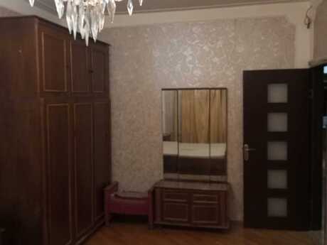 3 otaqlı köhnə tikili - 8-ci mikrorayon q. - 85 m²