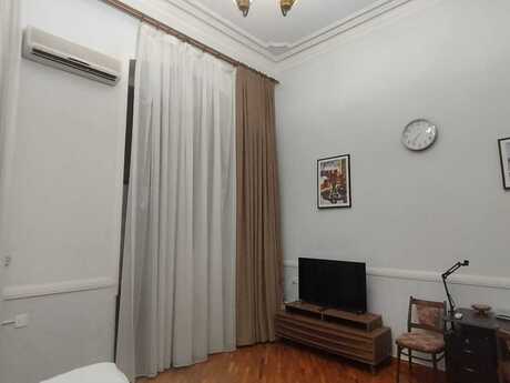 1 otaqlı köhnə tikili - Nizami m. - 50 m²