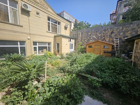 6 otaqlı həyət evi/bağ evi - Badamdar q. - 400 m²