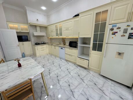3-комн. новостройка - м. Ахмедлы - 140 м²