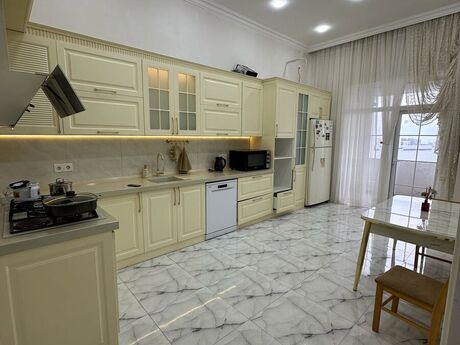 3-комн. новостройка - м. Ахмедлы - 140 м²