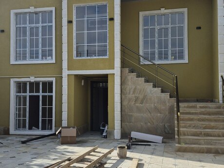 6 otaqlı həyət evi/bağ evi - Hövsan q. - 240 m²