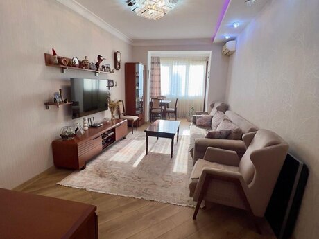 2 otaqlı köhnə tikili - 8-ci mikrorayon q. - 65 m²