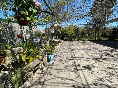 5 otaqlı həyət evi/bağ evi - Novxanı q. - 200 m²