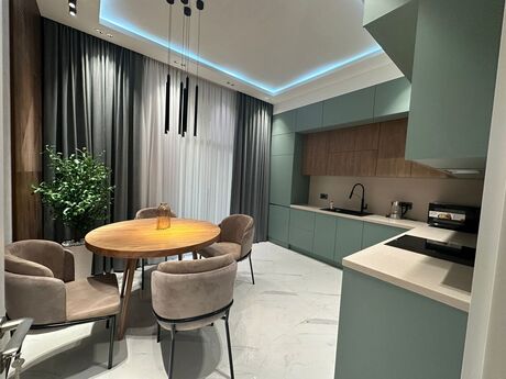 3-room apartment for rent, 138 m², Ağ şəhər: 2 500 ₼/mo 3