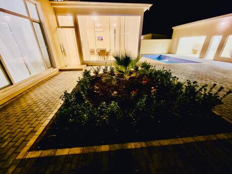 5 otaqlı həyət evi/bağ evi - Şüvəlan q. - 320 m²