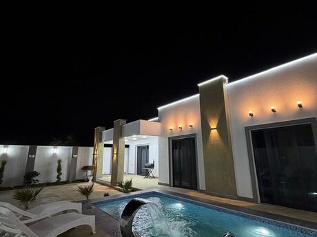 4 otaqlı həyət evi/bağ evi - Şüvəlan q. - 250 m²