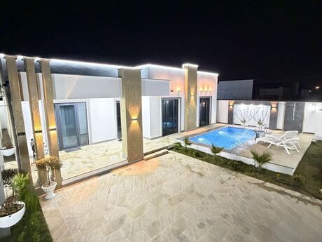 4 otaqlı həyət evi/bağ evi - Şüvəlan q. - 250 m²
