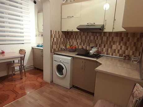 3 otaqlı köhnə tikili - Yeni Günəşli q. - 71 m²