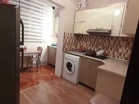 3 otaqlı köhnə tikili - Yeni Günəşli q. - 71 m²