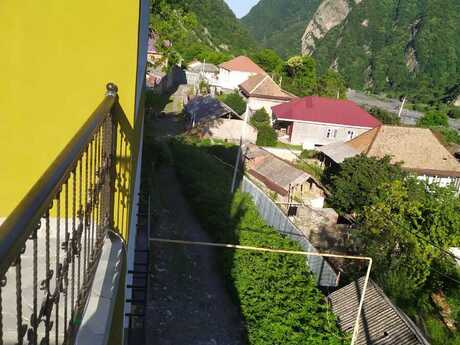4 otaqlı həyət evi/bağ evi - Qax - 90 m²
