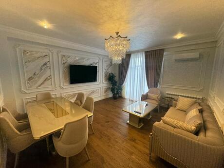 4 otaqlı yeni tikili - Şah İsmayıl Xətai m. - 160 m²