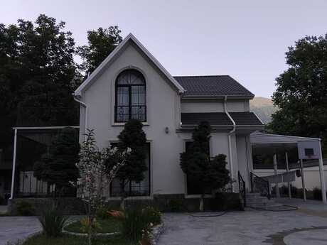 4 otaqlı həyət evi/bağ evi - Qax - 90 m²