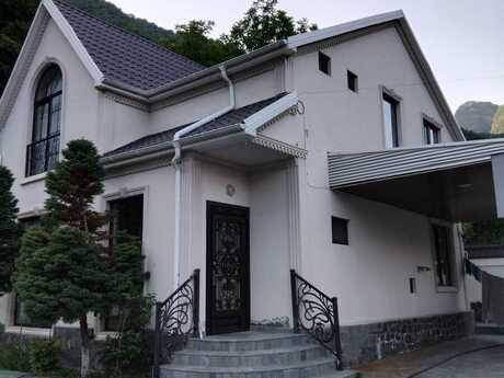 4 otaqlı həyət evi/bağ evi - Qax - 90 m²