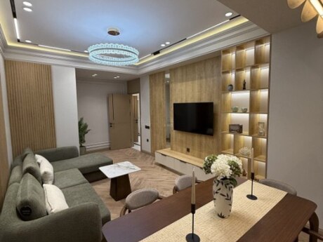 2-комн. новостройка - м. 28 мая - 83 м²