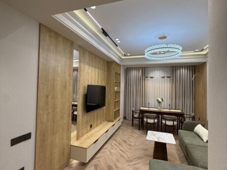 2-комн. новостройка - м. 28 мая - 83 м²