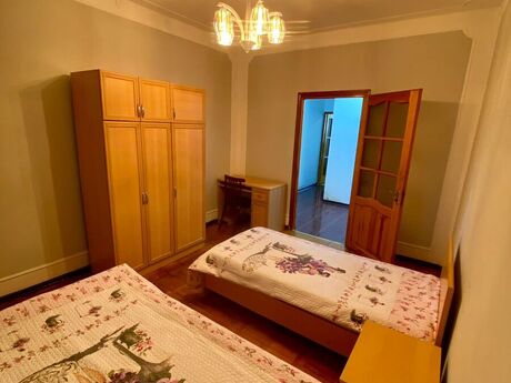 4 otaqlı köhnə tikili - İnşaatçılar m. - 110 m²