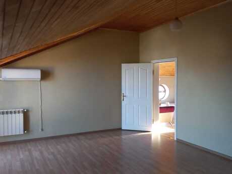 6 otaqlı həyət evi/bağ evi - Novxanı q. - 338 m²