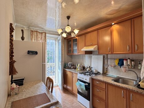 3 otaqlı köhnə tikili - Nizami m. - 70 m²