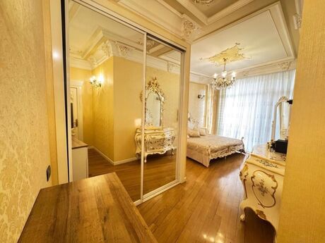 4 otaqlı yeni tikili - 28 May m. - 210 m²