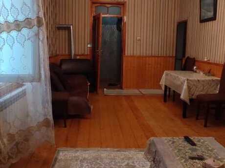 8 otaqlı həyət evi/bağ evi - Saray q. - 120 m²