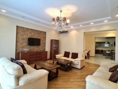 3-комн. новостройка - м. 28 мая - 185 м²
