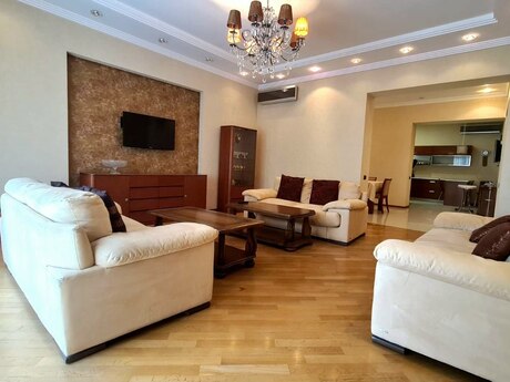 3-комн. новостройка - м. 28 мая - 185 м²