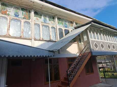 6 otaqlı həyət evi/bağ evi - Şəki - 300 m²
