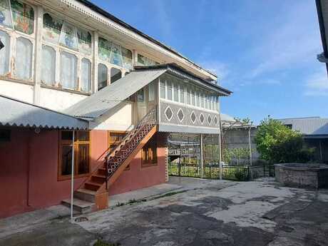6 otaqlı həyət evi/bağ evi - Şəki - 300 m²