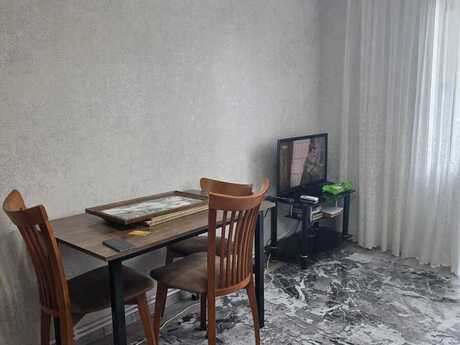 2 otaqlı köhnə tikili - 28 May m. - 50 m²