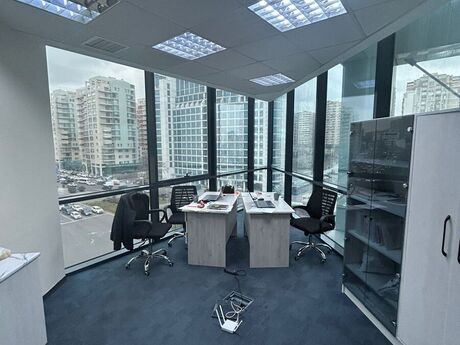 3 otaqlı ofis - 8 Noyabr m. - 92 m²