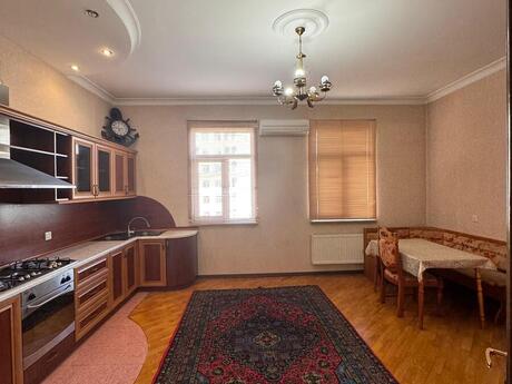 4 otaqlı yeni tikili - 8-ci mikrorayon q. - 160 m²