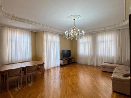4 otaqlı yeni tikili - 8-ci mikrorayon q. - 160 m²