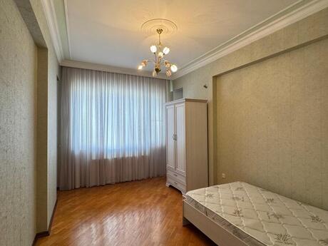 4 otaqlı yeni tikili - 8-ci mikrorayon q. - 160 m²
