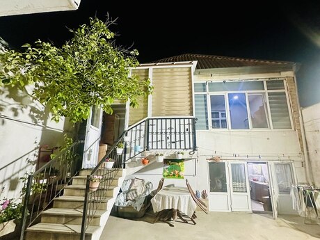 4 otaqlı həyət evi/bağ evi - Biləcəri q. - 90 m²