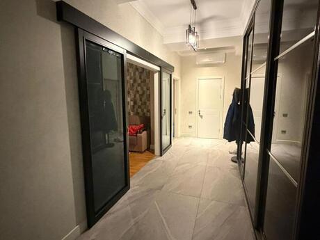 4 otaqlı yeni tikili - Ağ şəhər q. - 140 m²