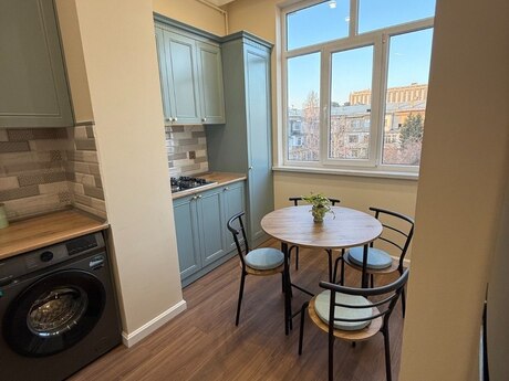 2 otaqlı köhnə tikili - Elmlər Akademiyası m. - 65 m²