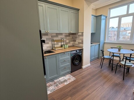 2 otaqlı köhnə tikili - Elmlər Akademiyası m. - 65 m²