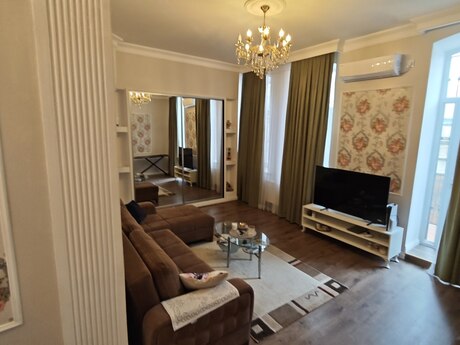 6 otaqlı həyət evi/bağ evi - İçəri Şəhər m. - 200 m²