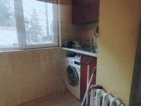 2 otaqlı köhnə tikili - Azadlıq Prospekti m. - 65 m²