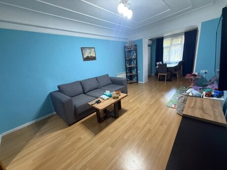 3 otaqlı köhnə tikili - Elmlər Akademiyası m. - 63 m²