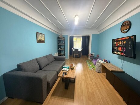 3 otaqlı köhnə tikili - Elmlər Akademiyası m. - 63 m²