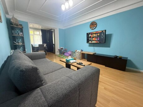 3 otaqlı köhnə tikili - Elmlər Akademiyası m. - 63 m²