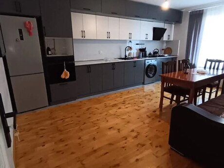 6 otaqlı həyət evi/bağ evi - Binəqədi q. - 260 m²