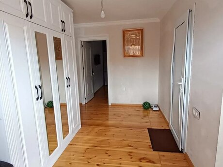 6 otaqlı həyət evi/bağ evi - Binəqədi q. - 260 m²