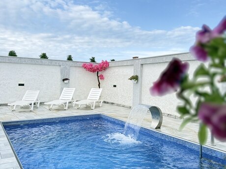 4 otaqlı həyət evi/bağ evi - Şüvəlan q. - 150 m²