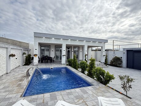 4 otaqlı həyət evi/bağ evi - Şüvəlan q. - 150 m²
