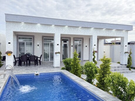 4 otaqlı həyət evi/bağ evi - Şüvəlan q. - 150 m²
